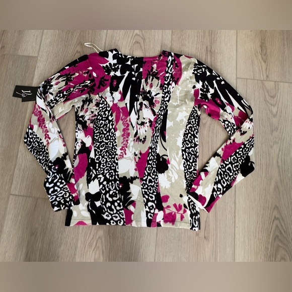 Women's Multicolor Patterned Top Petite. - Picture 4 of 11